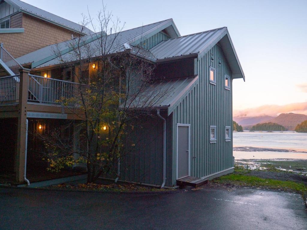 Apartament Waterfront View Of The Inlet, Short Walk To Town Tofino Zewnętrze zdjęcie