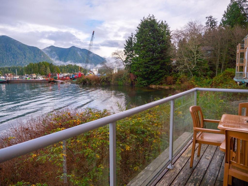 Apartament Waterfront View Of The Inlet, Short Walk To Town Tofino Zewnętrze zdjęcie