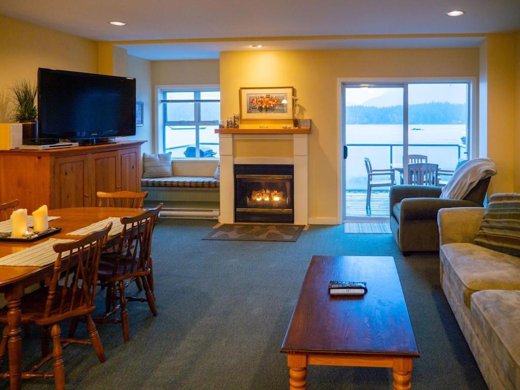 Apartament Waterfront View Of The Inlet, Short Walk To Town Tofino Zewnętrze zdjęcie