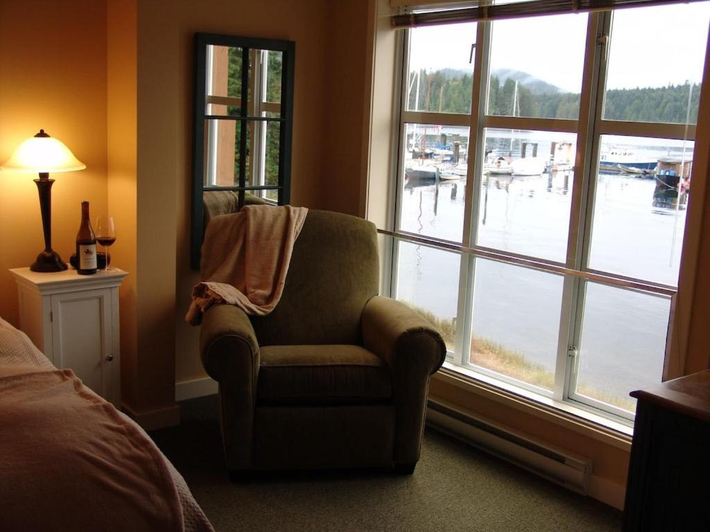 Apartament Waterfront View Of The Inlet, Short Walk To Town Tofino Zewnętrze zdjęcie