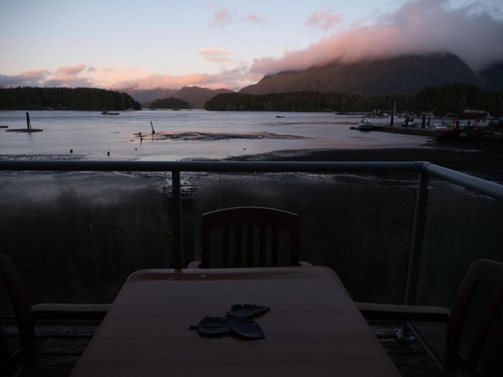 Apartament Waterfront View Of The Inlet, Short Walk To Town Tofino Zewnętrze zdjęcie