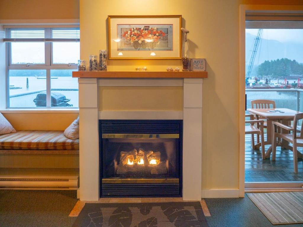 Apartament Waterfront View Of The Inlet, Short Walk To Town Tofino Zewnętrze zdjęcie