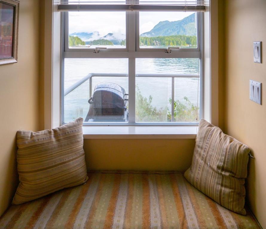 Apartament Waterfront View Of The Inlet, Short Walk To Town Tofino Zewnętrze zdjęcie